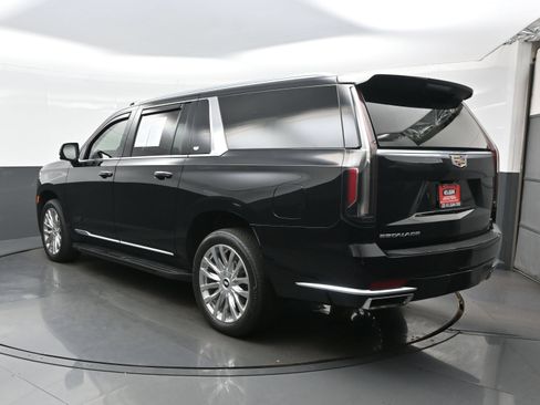 Used 2023 Cadillac Escalade ESV Premium Luxury AWD/4WD image 4