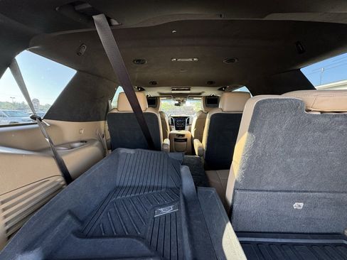 Used 2018 Cadillac Escalade Platinum image 11