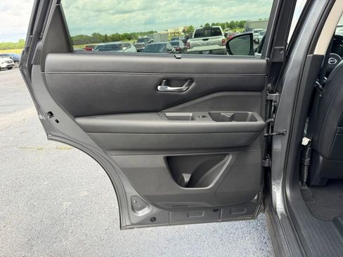 Used 2023 Nissan Pathfinder SL w/ Black Appearance Package FWD image 16