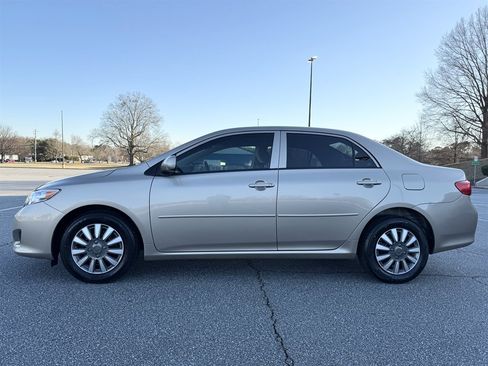 Used 2010 Toyota Corolla LE image 7