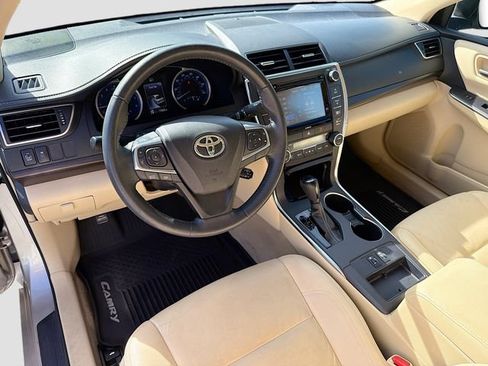 Used 2017 Toyota Camry XLE w/ Moonroof Package FWD image 9
