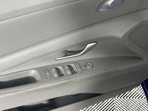 Used 2024 Hyundai Elantra SE image 15