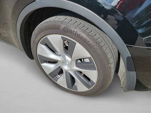 Used 2023 Tesla Model Y Long Range AWD/4WD image 12