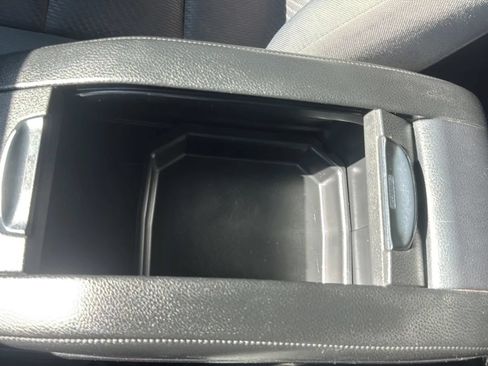 Used 2019 Toyota Highlander LE FWD image 15