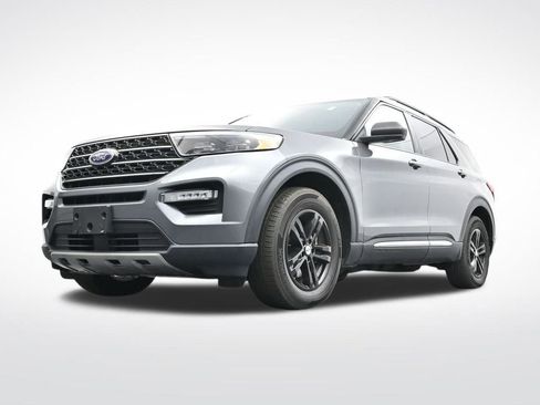 Used 2023 Ford Explorer XLT w/ Equipment Group 202A image 34