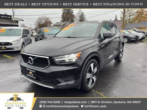 Used 2019 Volvo XC40 T5 Momentum image 1