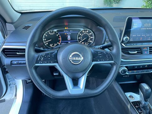 Used 2025 Nissan Altima 2.5 SV image 29