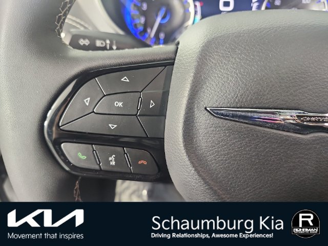 Used 2025 Chrysler Pacifica Limited FWD image 12