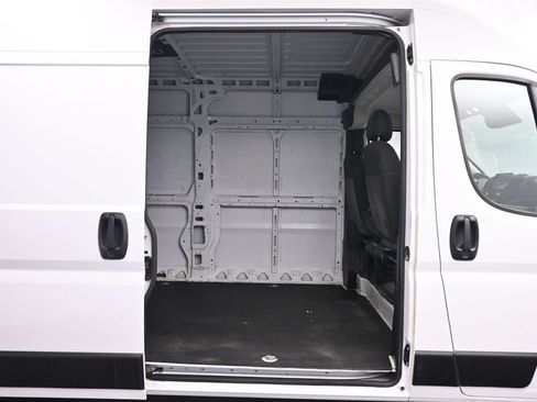 Used 2025 RAM ProMaster 2500 w/ Convenience Group FWD image 13