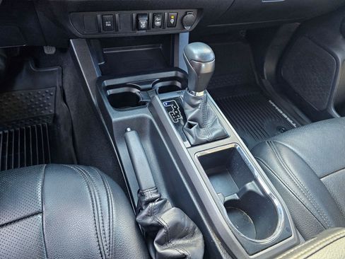 Used 2019 Toyota Tacoma TRD Off-Road image 32