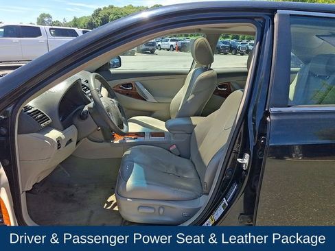 Used 2009 Toyota Camry SE FWD image 2