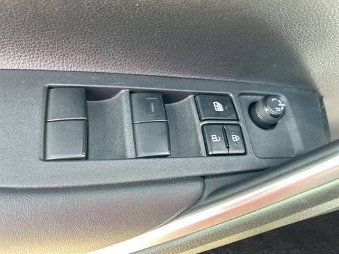 Used 2024 Toyota Corolla Cross AWD Hybrid w/ Moonroof Package image 12