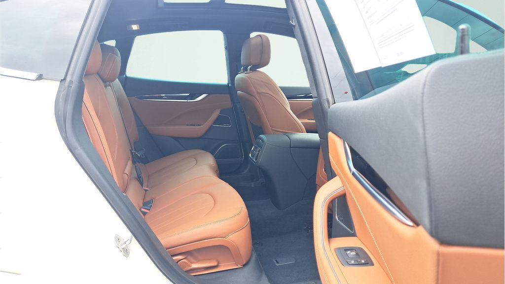 Used 2022 Maserati Levante GT AWD/4WD image 14