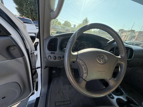 Used 2005 Toyota Sequoia Limited RWD image 18