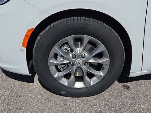 New 2026 Chrysler Pacifica Limited w/ Uconnect Theater Family Group FWD image 11