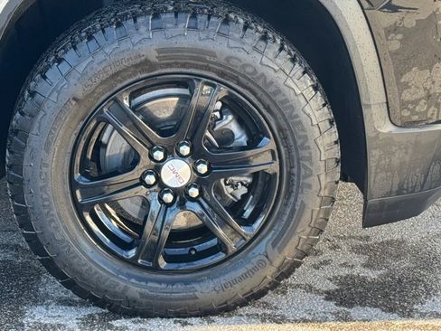 Used 2023 GMC Acadia AT4 image 4