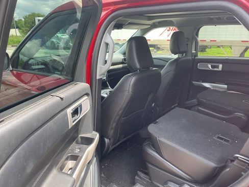 Used 2022 Ford Explorer Limited w/ Equipment Group 301A AWD/4WD image 12