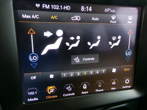 Used 2022 Jeep Renegade Latitude w/ Convenience Group image 26