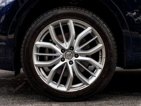 Certified 2022 Maserati Levante GT image 13