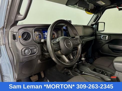 Used 2024 Jeep Gladiator Mojave w/ Convenience Group image 9