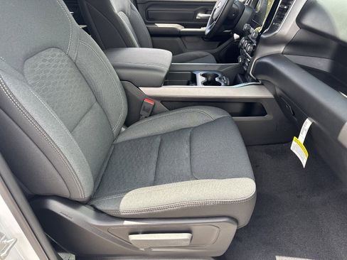 New 2026 RAM 1500 Express AWD/4WD image 8
