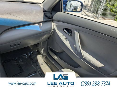 Used 2011 Toyota Camry LE image 12