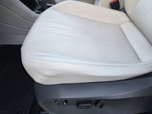 Used 2023 Volkswagen Tiguan SE R-Line image 18