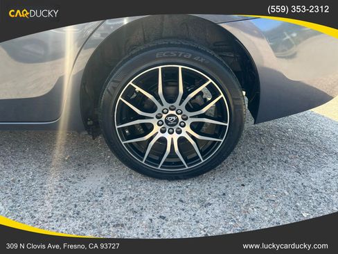 Used 2017 Toyota Corolla SE image 12