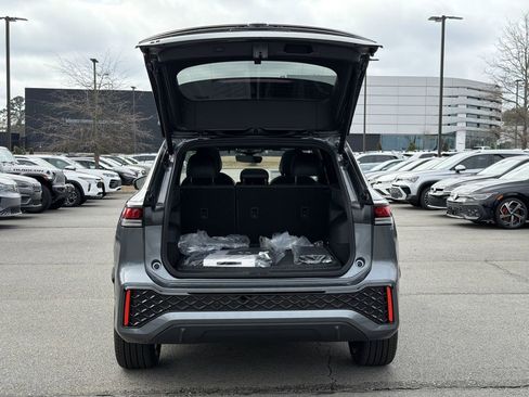 New 2026 Volkswagen Tiguan SE R-Line FWD image 15