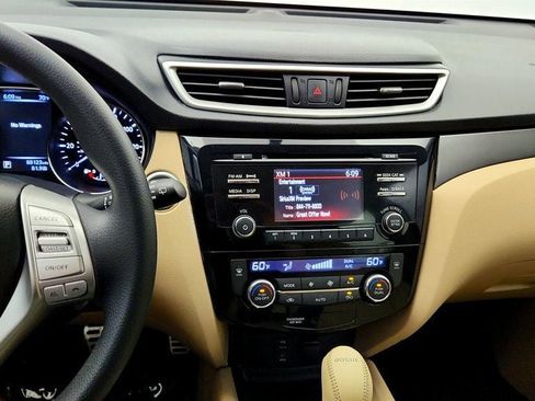 Used 2016 Nissan Rogue SV AWD/4WD image 17