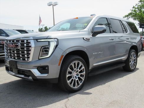 Certified 2025 GMC Yukon Denali AWD/4WD image 3