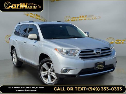 Used 2012 Toyota Highlander Limited w/ Tow Pkg AWD/4WD image 3