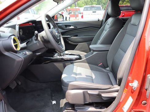 Used 2024 Chevrolet Trax LT FWD image 6