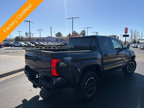 Used 2025 Toyota Tacoma TRD Sport image 5