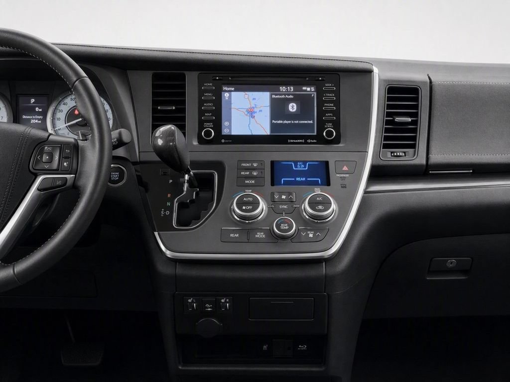 Used 2018 Toyota Sienna SE Premium FWD image 17