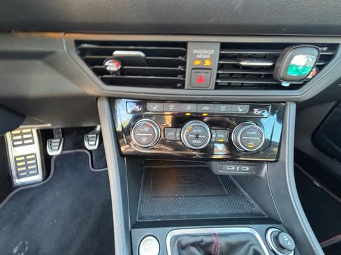 Used 2024 Volkswagen Jetta GLI Autobahn image 4