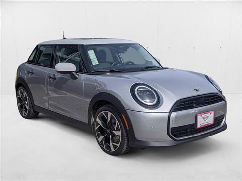 Used 2025 MINI Cooper 4-Door Hardtop image 7