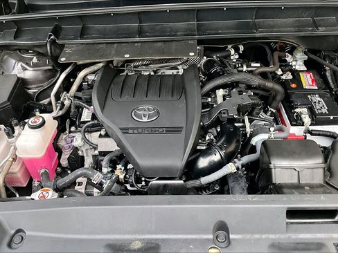 Used 2023 Toyota Highlander L FWD image 32