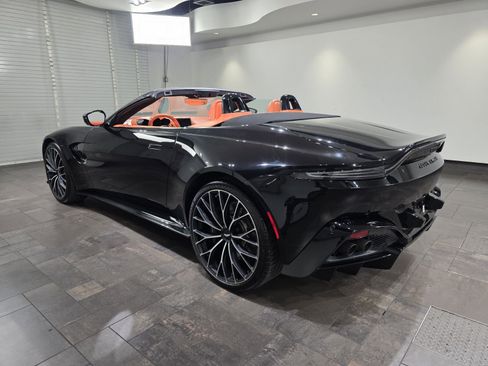 Used 2022 Aston Martin V8 Vantage Roadster image 2