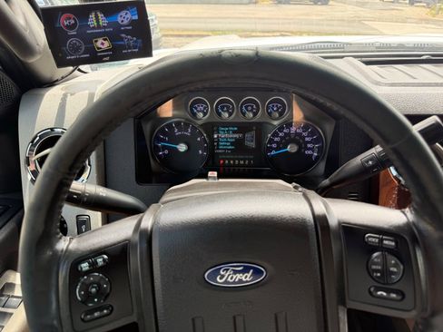 Used 2011 Ford F250 Lariat w/ Lariat Interior Pkg AWD/4WD image 19