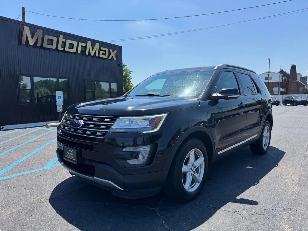 Used 2016 Ford Explorer XLT w/ Equipment Group 202A AWD/4WD image 1
