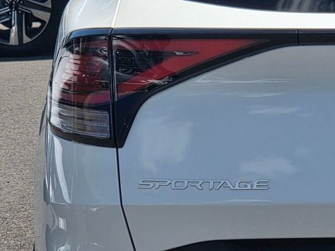 Used 2025 Kia Sportage LX AWD/4WD image 32