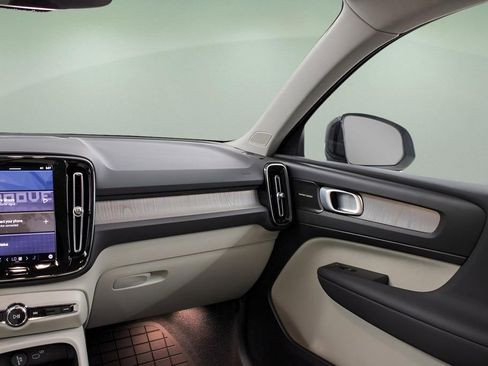 New 2025 Volvo XC40 B5 Ultra w/ Climate Package image 23