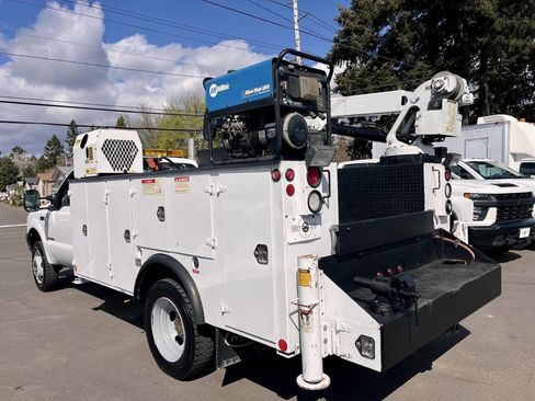Used 2001 Ford F550 2WD Regular Cab Super Duty image 4