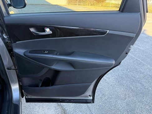 Used 2017 Kia Sorento L image 28