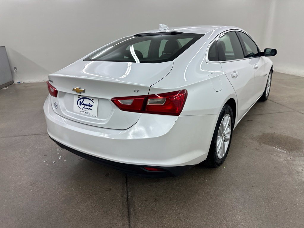Used 2018 Chevrolet Malibu LT w/ Leather Package FWD image 11
