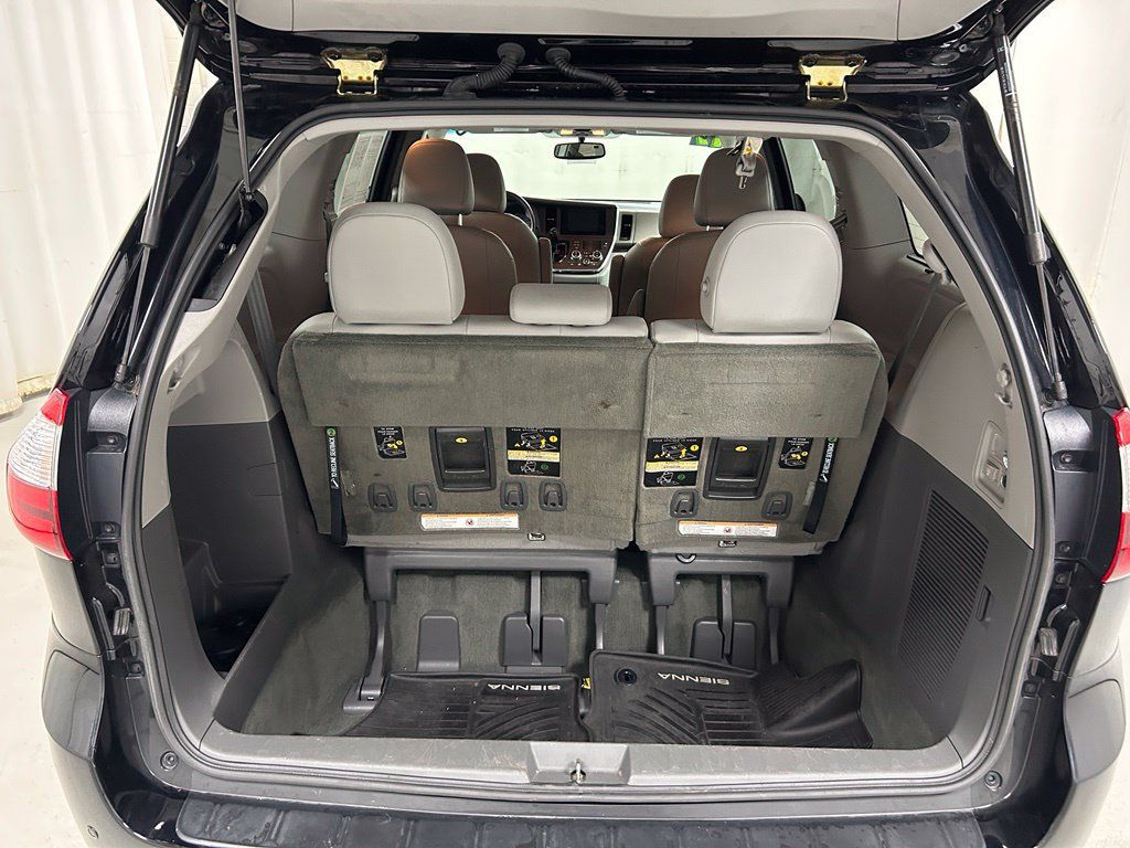 Used 2017 Toyota Sienna XLE Premium AWD/4WD image 11