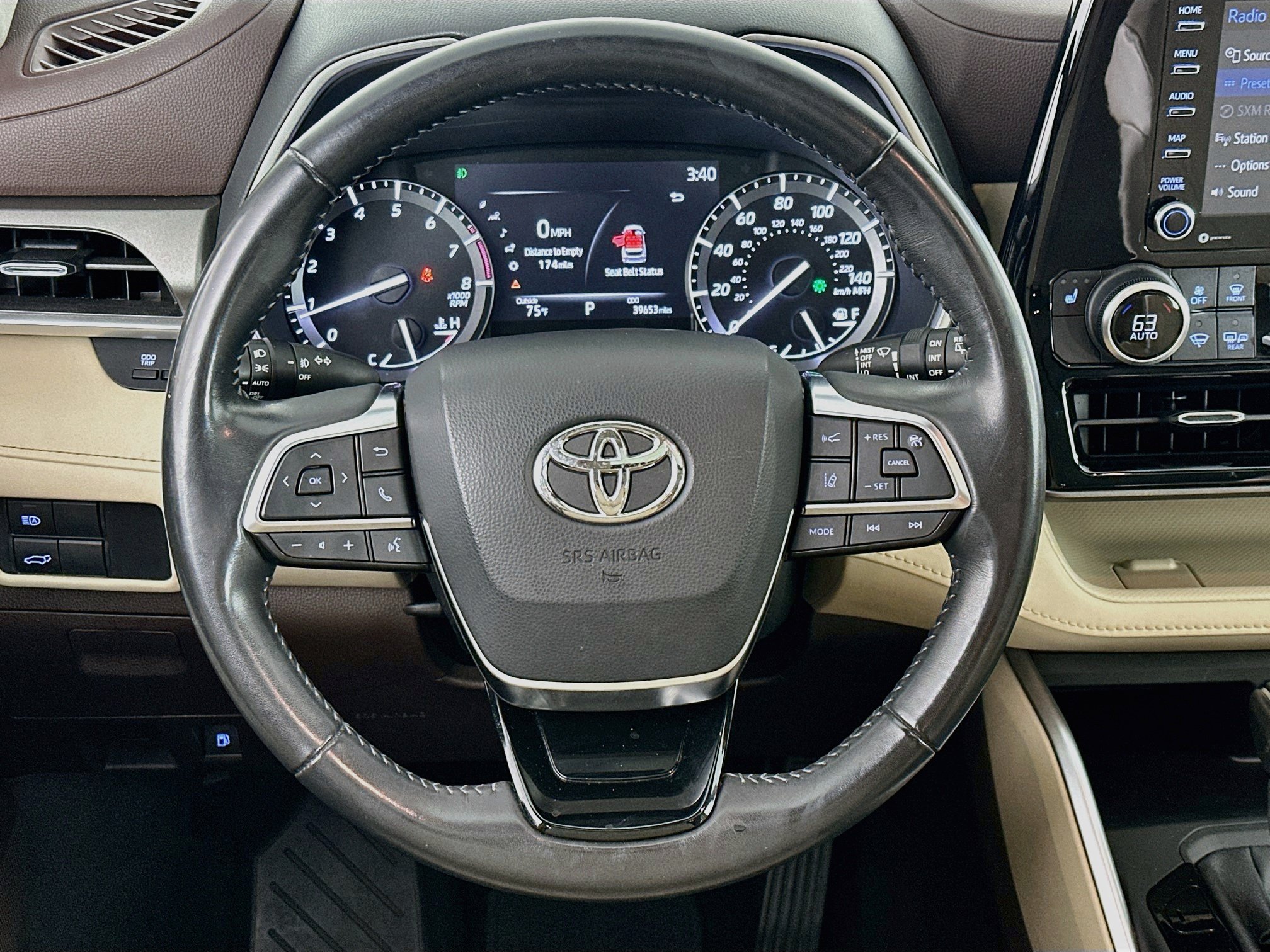 Used 2021 Toyota Highlander XLE AWD/4WD image 18