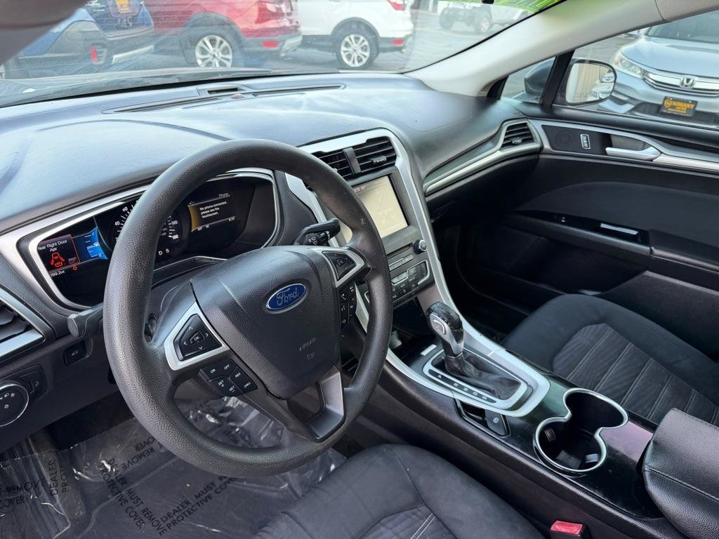Used 2016 Ford Fusion SE FWD image 25