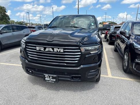 Used 2025 RAM 1500 Laramie AWD/4WD image 3
